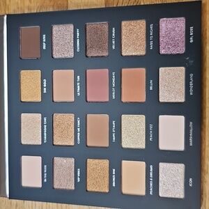 ICONIC London Eyeshadow Palette with Gold and Pink Hues